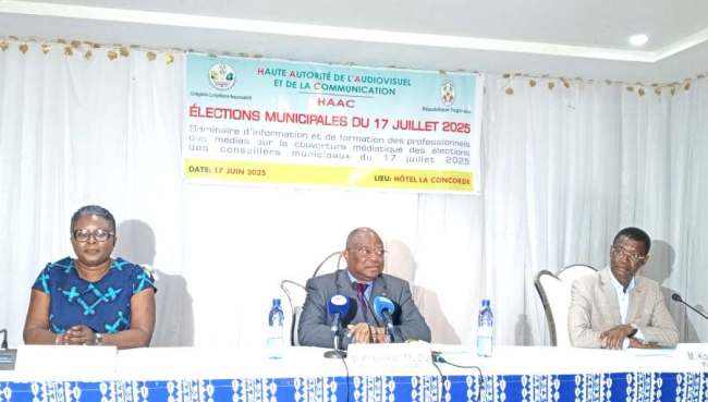La-table-dhonneur-a-louverture-de-la-rencontre (1)
